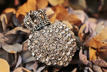 Bonhams honors women and pearls at online auction