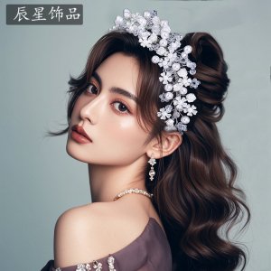 White Floral Twisted Pea